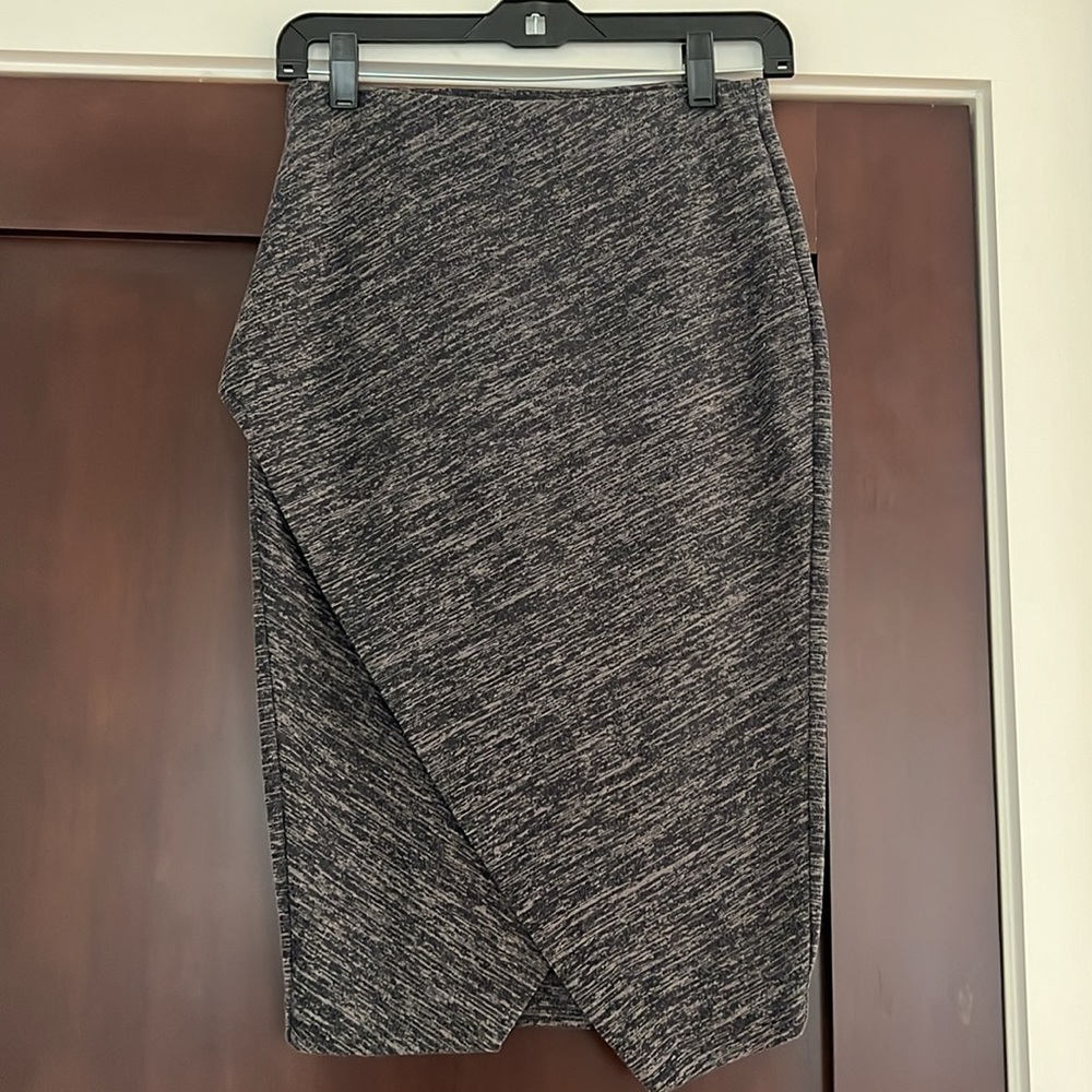 H&M Skirt - Picture 2 of 3